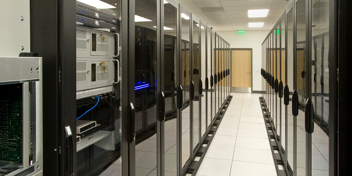 IDC机房托管全攻略：轻松解决企业服务器稳定与成本优化难题